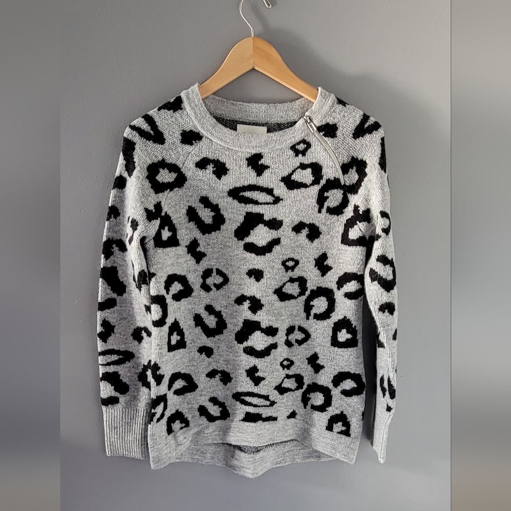 Abercrombie xs zipper detail grey leopard sweater